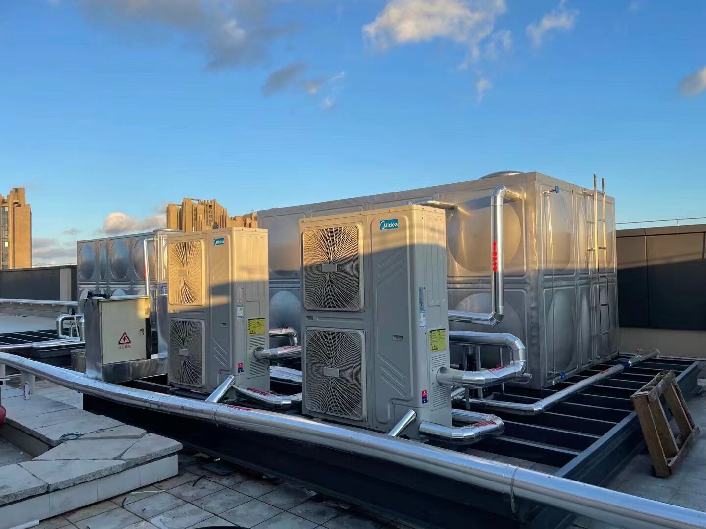 美的空气能热水器商用酒店宾馆一体机10匹工地大容量婴儿游泳池