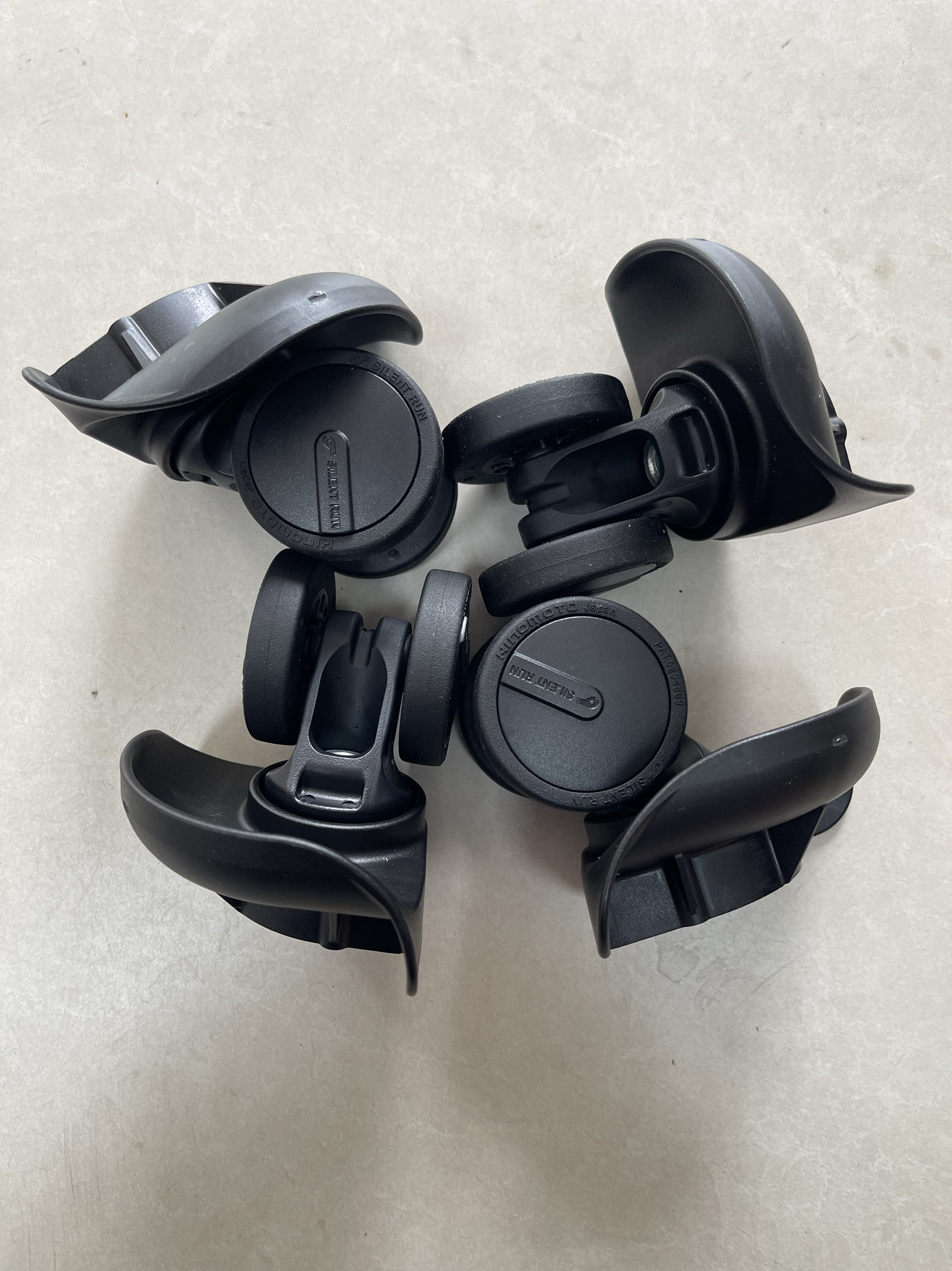 适用罗杰Cubo拉杆箱万向轮更换旅行行李箱包维修配件1375脚轮