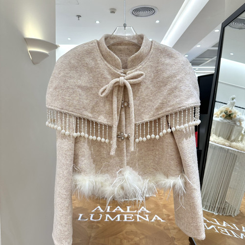 AIALA LUMENA-珠粉倾城精致轻奢感羽毛短外套S22102