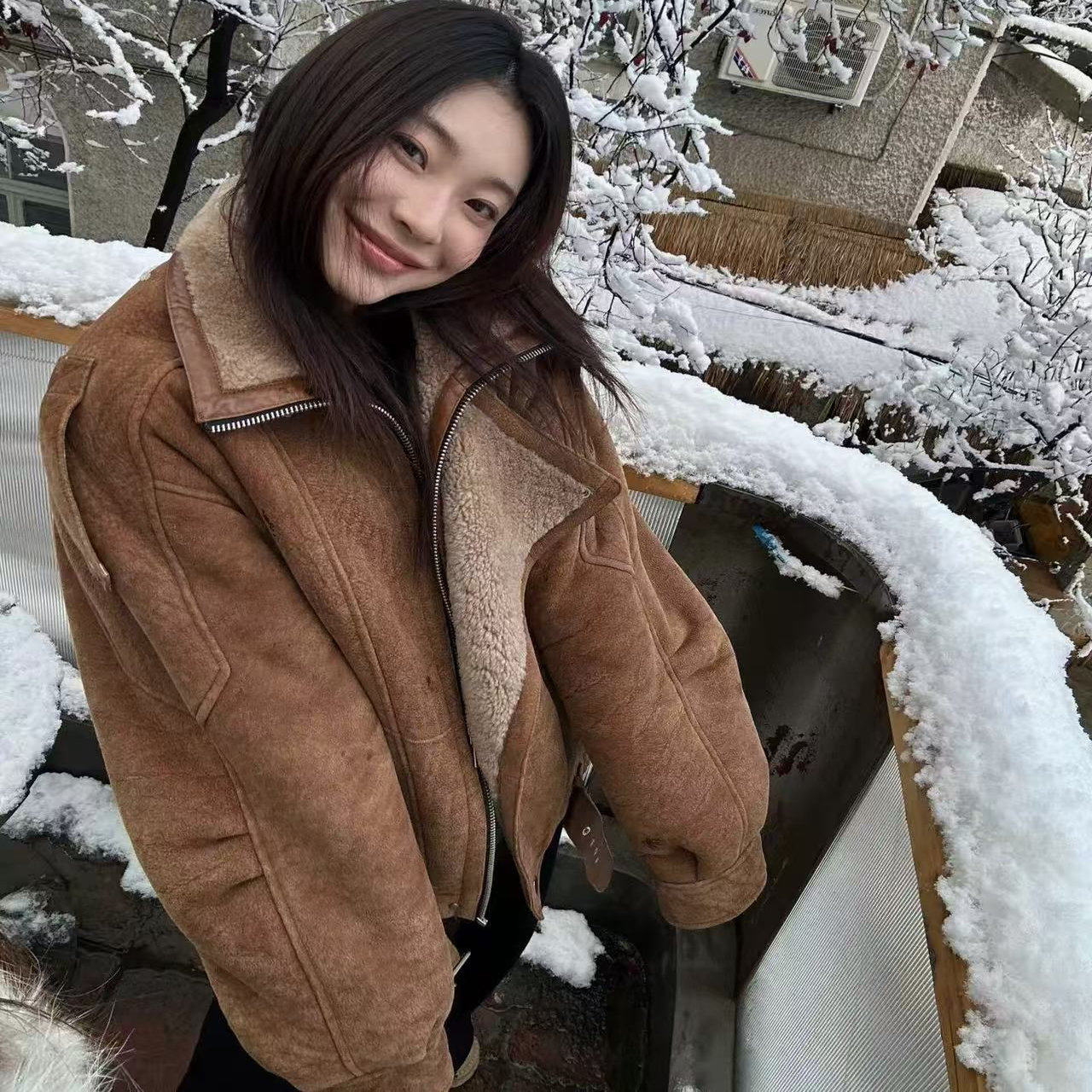 2025秋冬季新款高级感羊羔毛皮毛一体厚外套女士机车皮夹克上衣