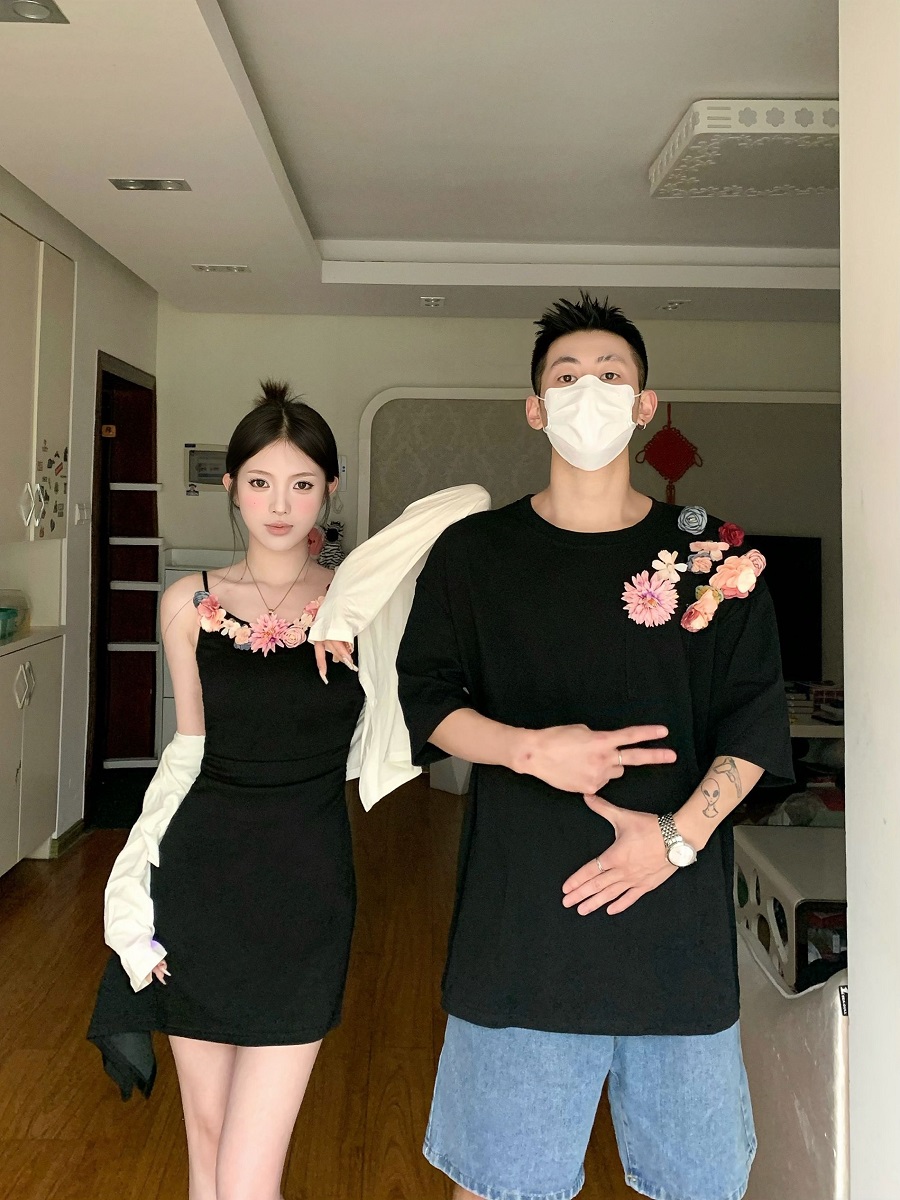 纯欲风情侣装夏款不规则辣妹立体花朵V领吊带连衣裙韩版短袖T恤潮