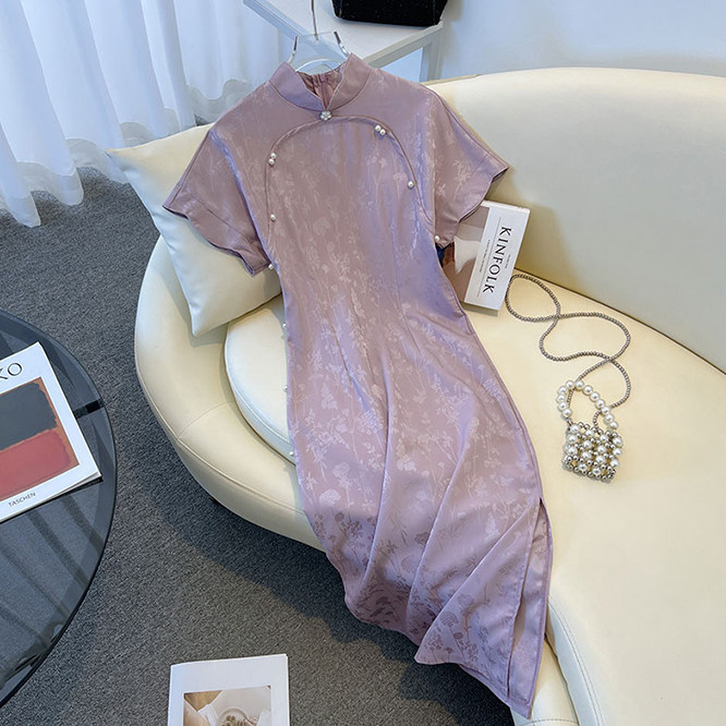 고대 더블 브레스티드 보라색 치파오 는 여름에 여름에 새로운 중국 스타일의 날씬한 스커트와 함께 입을 수 있는 개선 버전입니다