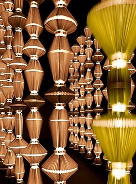 西班牙柱状竹节装置灯 Parachilna ANWAR 落地灯菱形动态呼吸水母