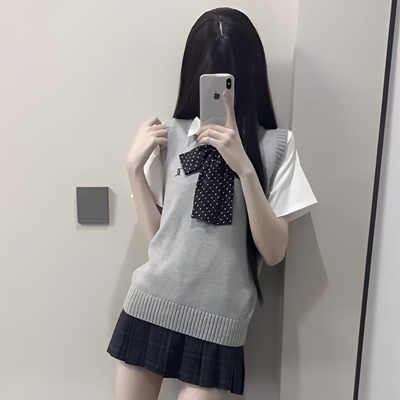 JK制服老头针织衫马甲背心女日系学院风V领无袖套头刺绣叠穿毛衣
