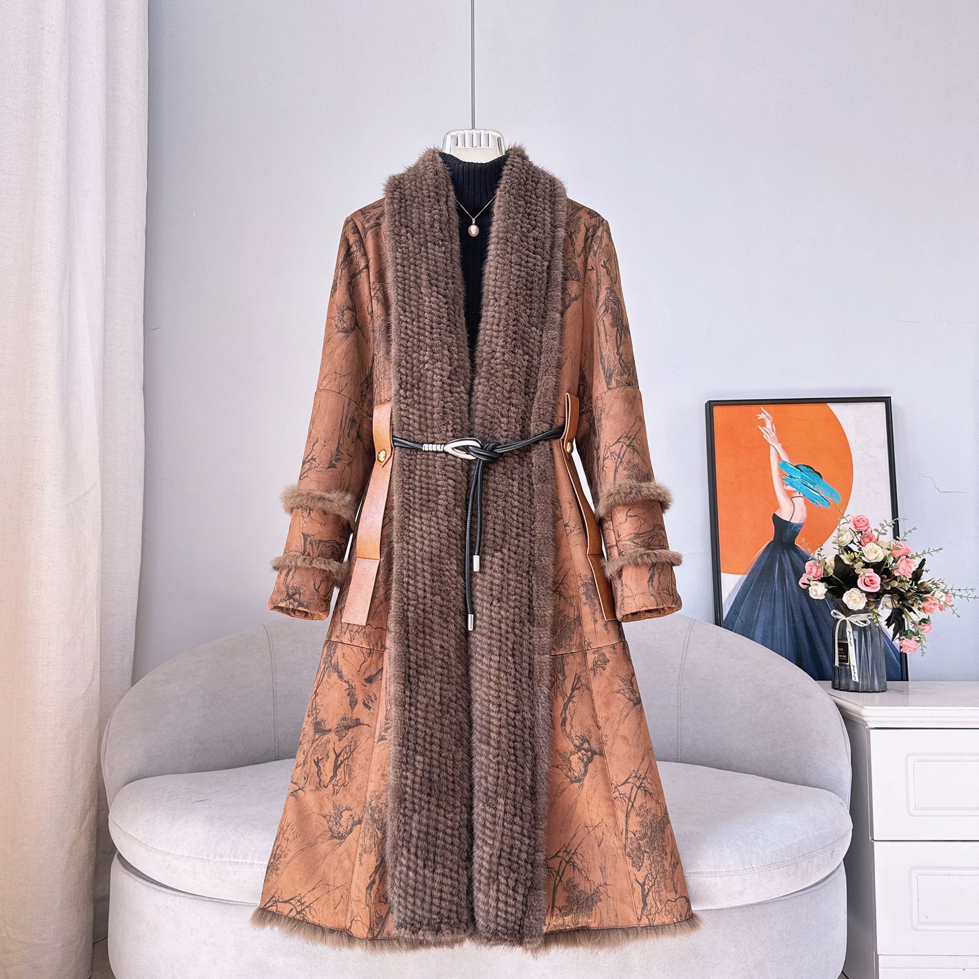麂皮绒印花水貂毛编织领皮草大衣