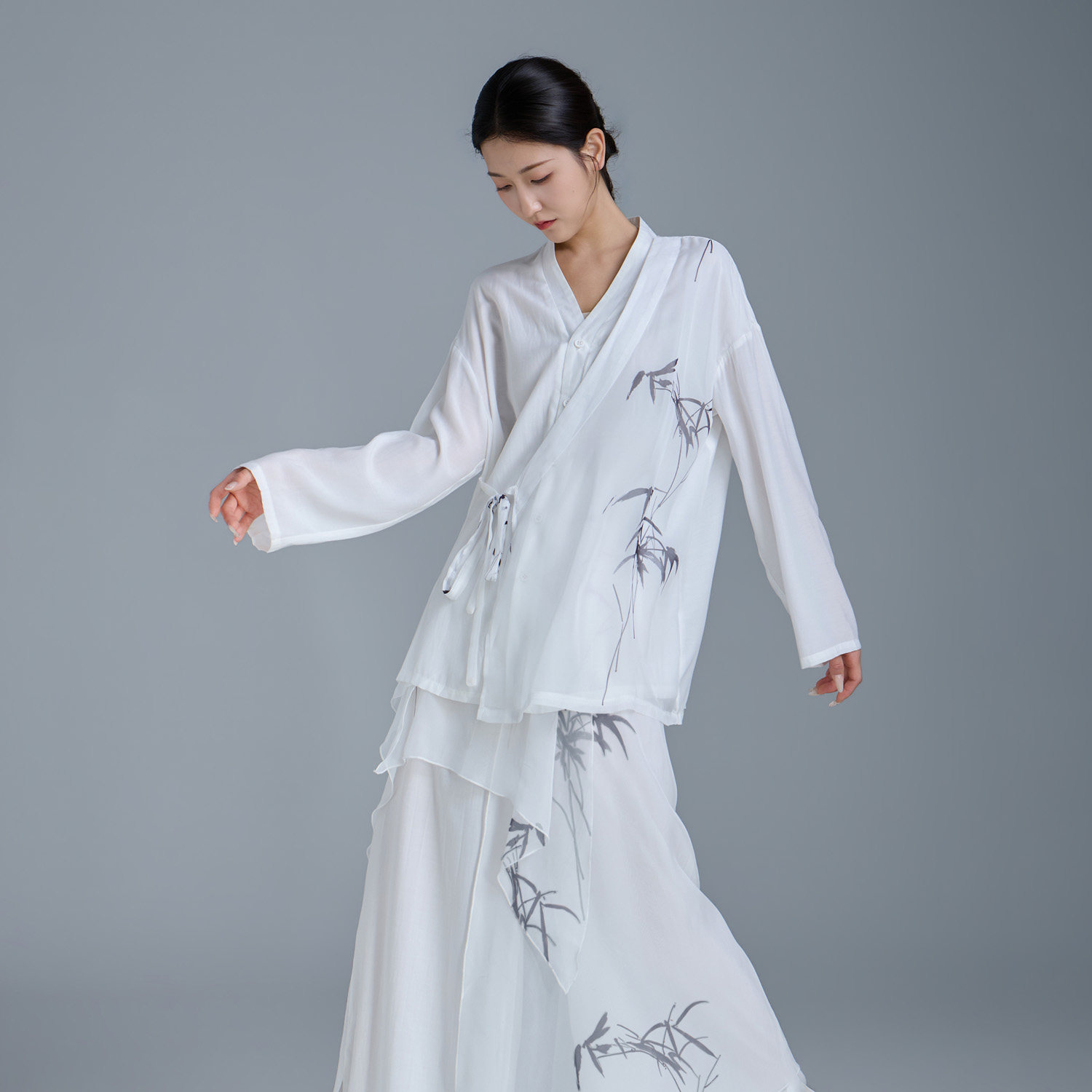 华丽独秀现代舞练功服长袖上衣中式衬衫套装剑舞宽松舞蹈服演出服图片