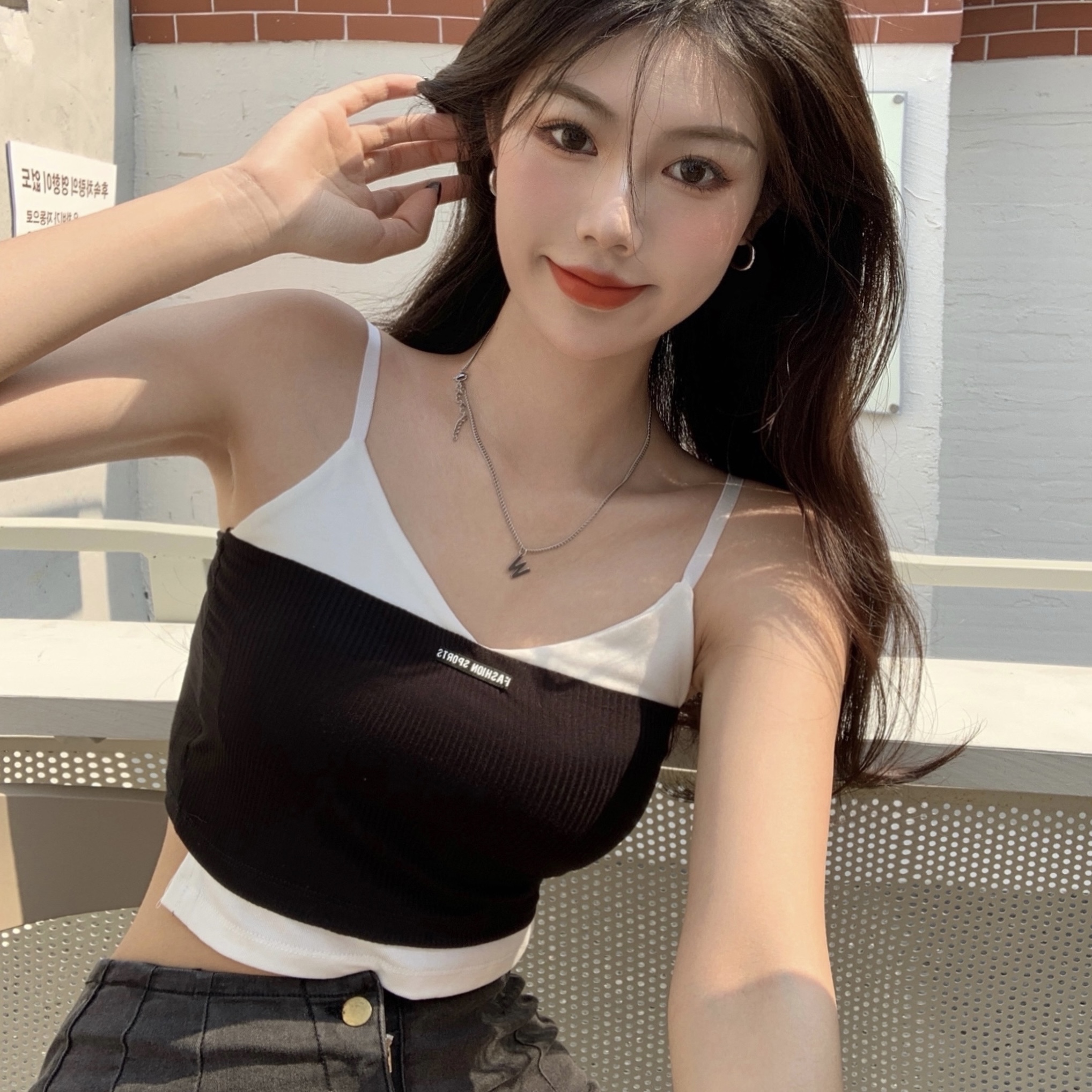 The real price does not reduce, the versatile Korean version has no mark, two pieces of slim fit with cup suspender vest