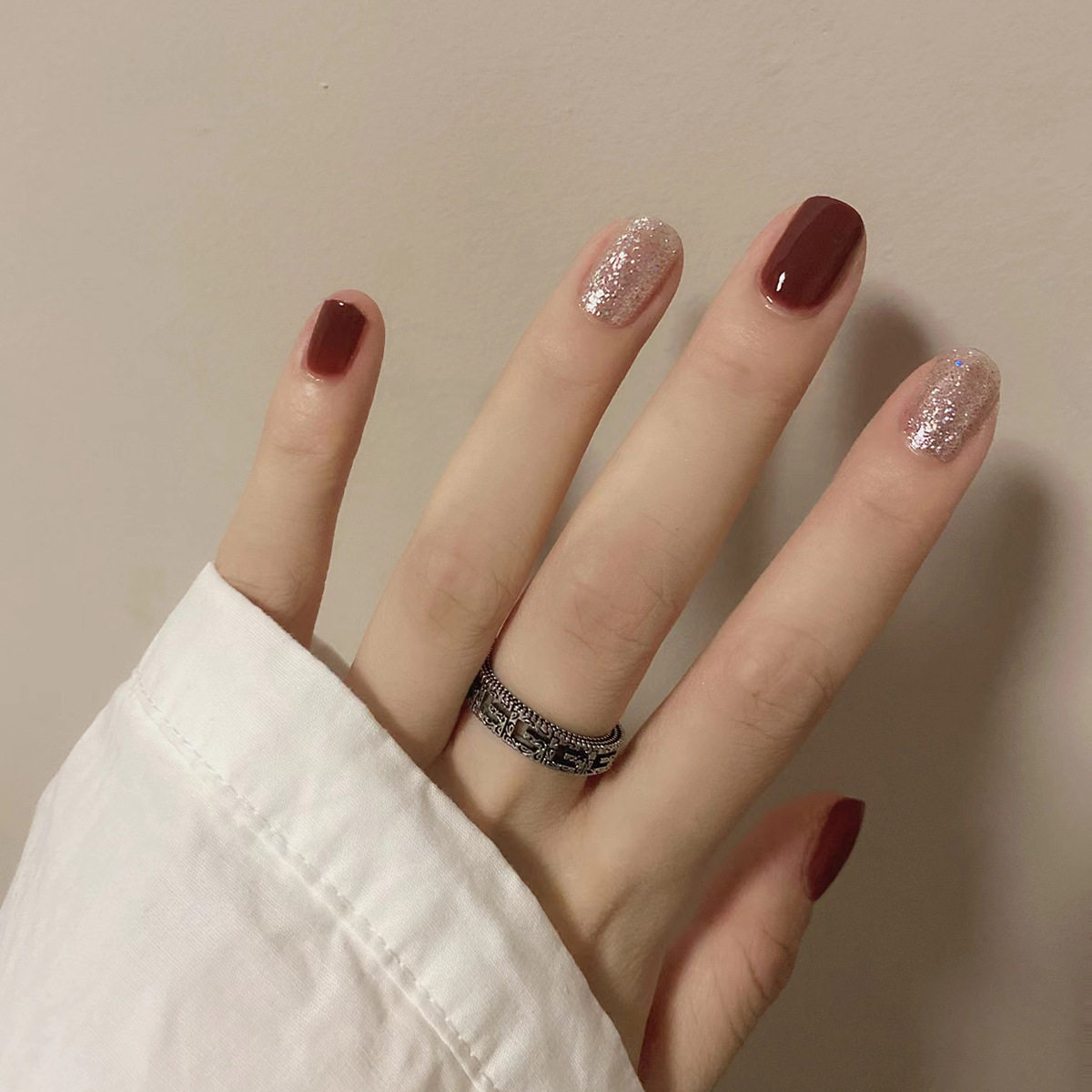 假指甲成品酒红金粉亮片穿戴美甲跳色指甲贴片显白网红美甲