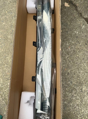 全新长安新能源EV 阿维塔11。后雾灯/ 后保灯