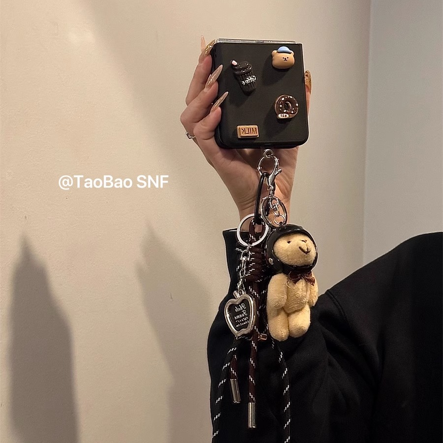 ins甜品小熊挂件适用Pura X华为Pocket2手机壳小米MIXFlip折叠FindN3Flip三星Zflip6/5/4荣耀VFlip女novaFlip