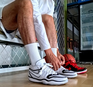 Nike Air Zoom GT Hustle 舒适百搭 中帮 篮球鞋 男女同款 白黑色