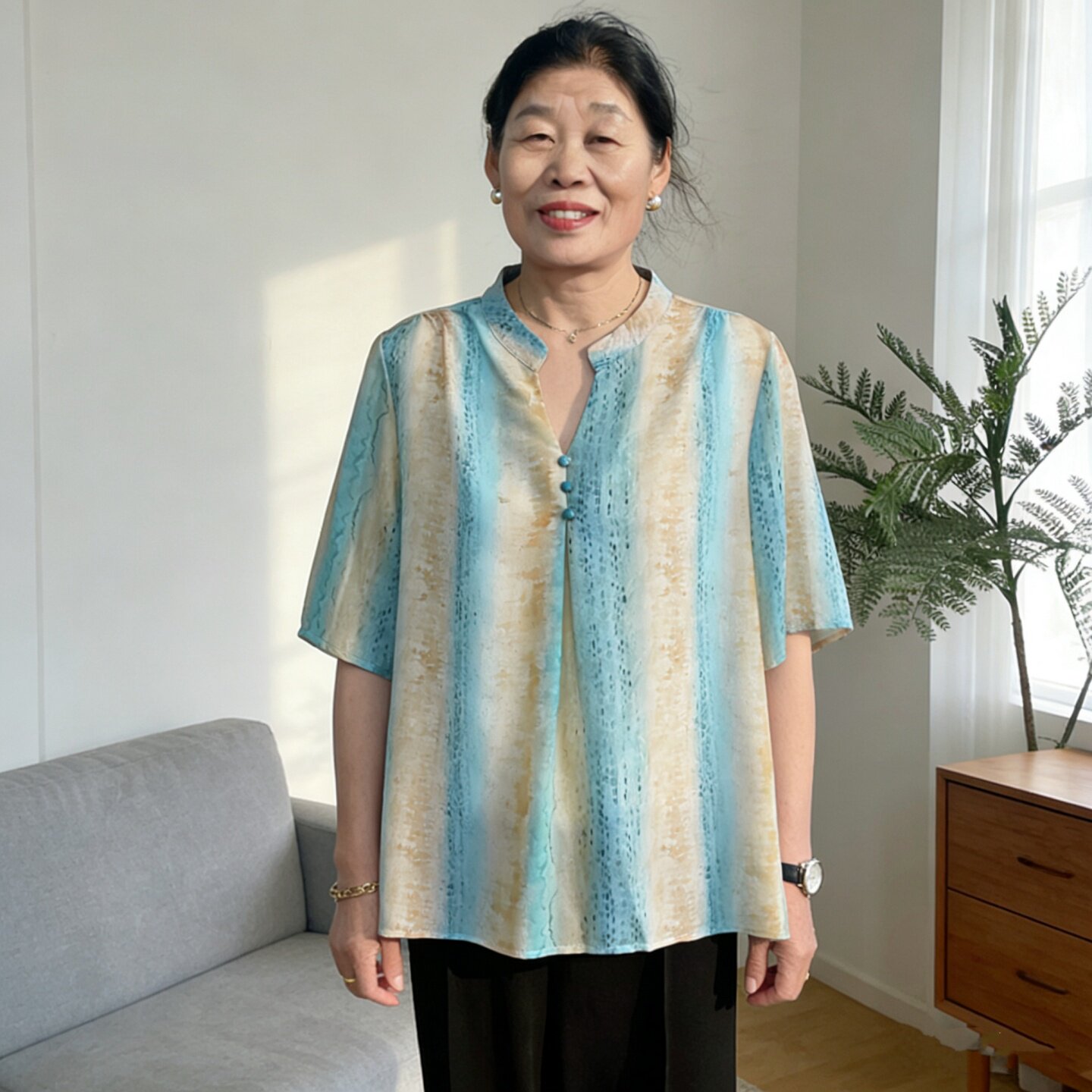 妈妈V领拼色薄款短袖衬衫中老年女上衣阔太太夏季大码宽松休闲t恤
