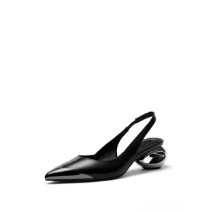 包头异形跟防踢鞋 商场同款 女鞋 铠甲花朵凉鞋 头黑色EDK32CH3 新款