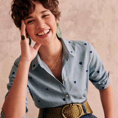 牛仔棉经典爱心刺绣直筒单排衬衫