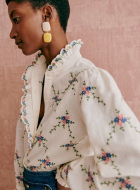 现货法式小众复古亚麻棉藤蔓花朵刺绣不对称荷叶边领泡泡袖衬衫女