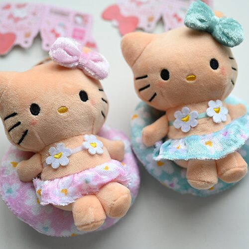 新款黑皮泳圈hellokitty毛绒玩偶kt钥匙扣书包包挂件礼物