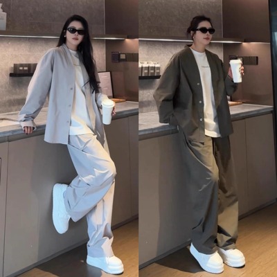 高档简约纯色V领外套直筒休闲裤