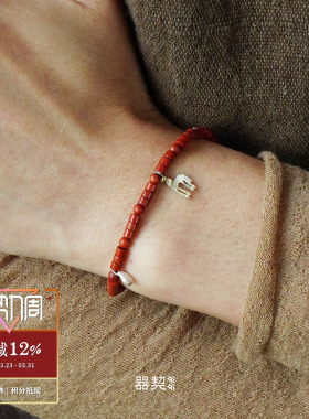 QIQI器契游马红石串珠ot扣手链