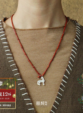 QIQI器契游马红石串珠项链