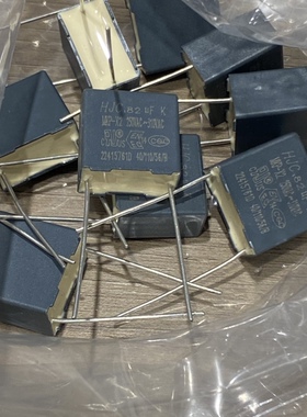 HJC华容安规X2电容器250V 275V 305V 310V 824K 0.82Uf 脚巨15MM