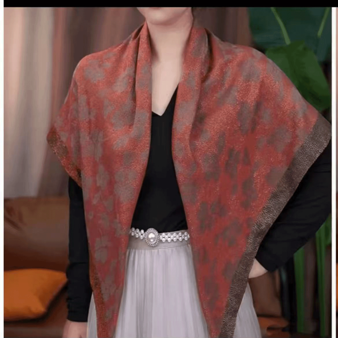 围巾女秋冬季2025新款提花金银线丝毛方巾护颈围脖百搭多功能丝巾