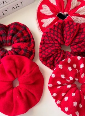 Jen |  2024圣诞红色针织大肠发圈 甜美高级感 红爱心发圈