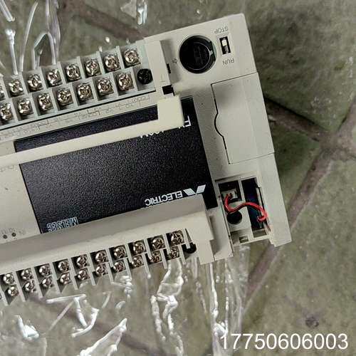 正品三菱FX3U-128MT/ES-A，电池灯报警缺电池