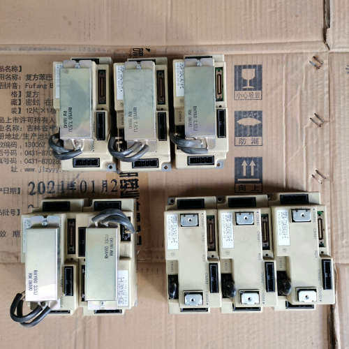 安川伺服驱动器SRDA-SDA21A01A-E 3个