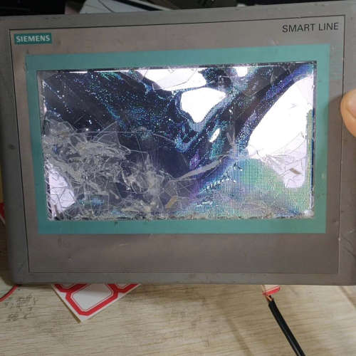6AV6 648-0BC11-3AX0，能通电，外壳完