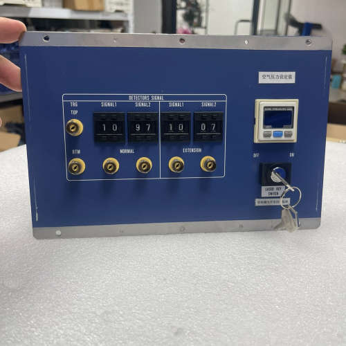 设备控制面板 DETECTORS SIGNAL 激光机控制面
