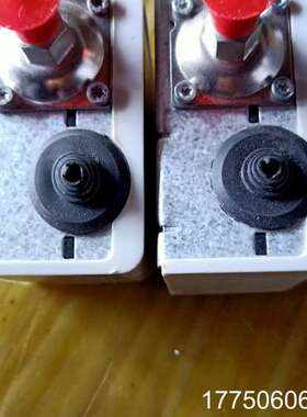 压力开关 KP1 有2只(其中有一只底部绿色按扭没有了)