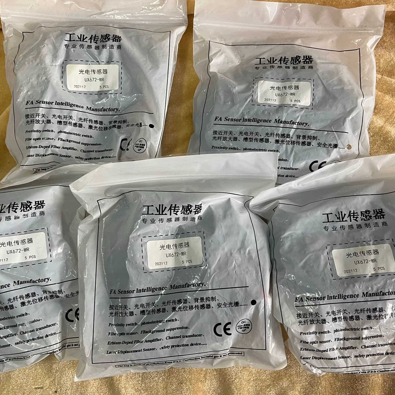 工业传感器，UX672-WR，6包，每包里面5条，标的一