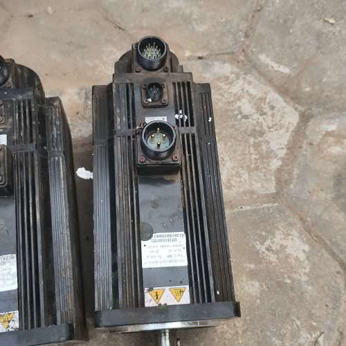 通用华大伺服电机，型号130ST-M15015-9，2.3K