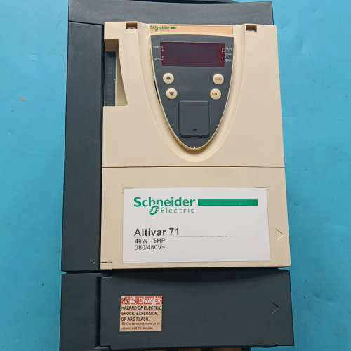 TV71HU40N4Z 4KW变频器 拍 成色漂