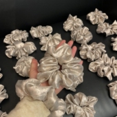 这个发圈真 会发光啊高级感流光发圈氛围感超仙气大肠圈2025新款