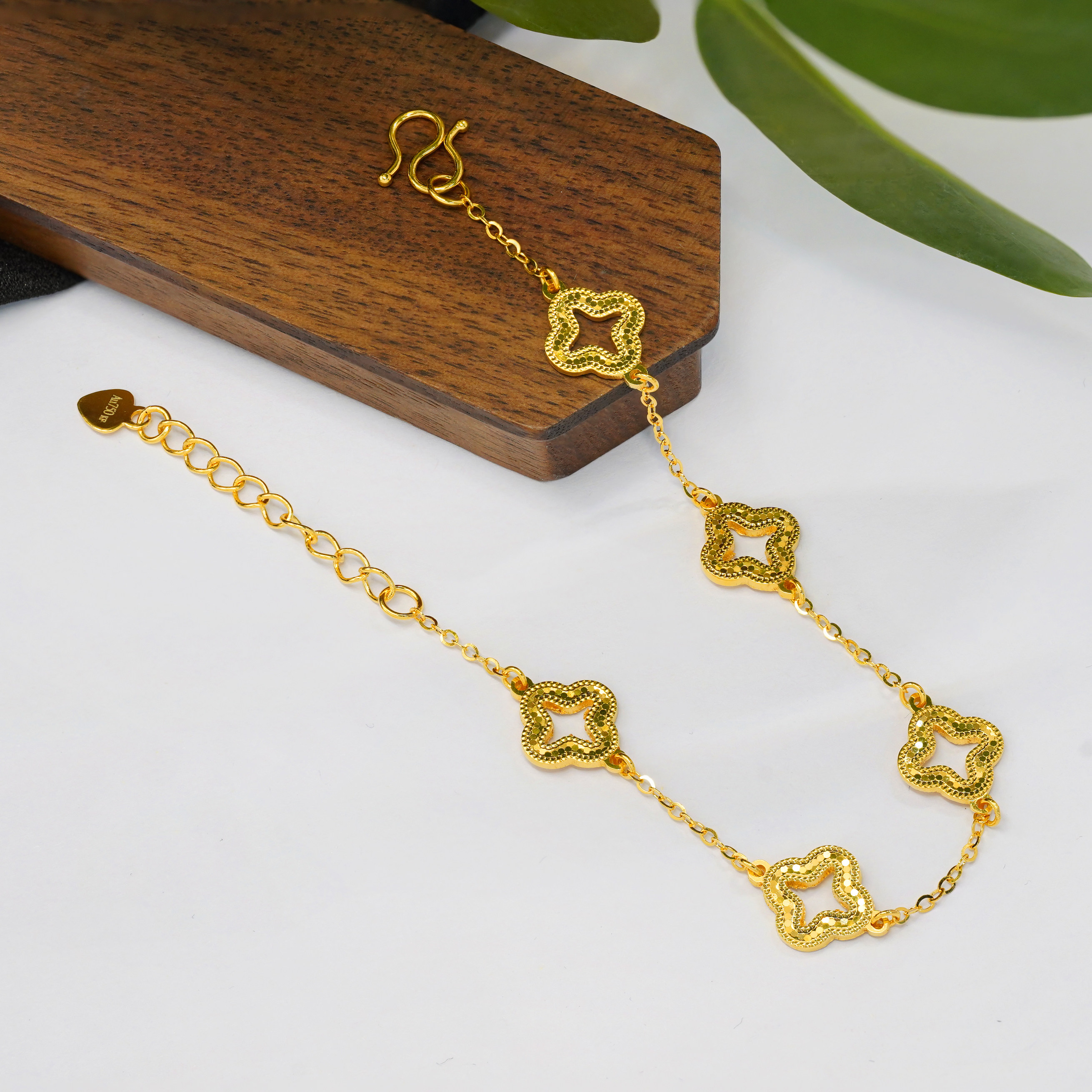 【店铺专属】18k金镂空碎冰冰四叶草手链女轻奢小众不脱模WT0592,珠宝/钻石/翡翠,手饰,淘宝优惠券,粉丝福利购,淘宝优惠卷