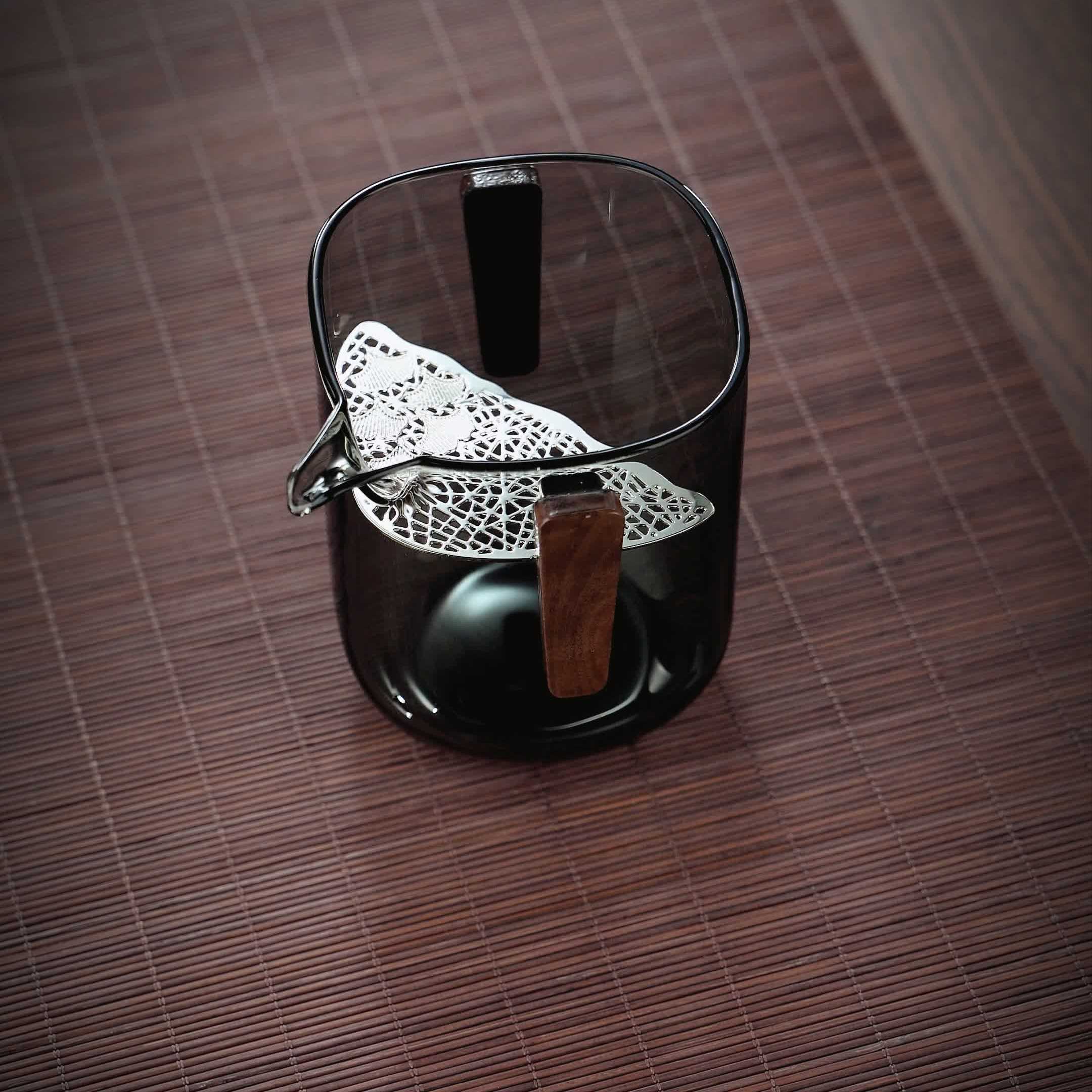 璃享高档磁吸月牙公道杯