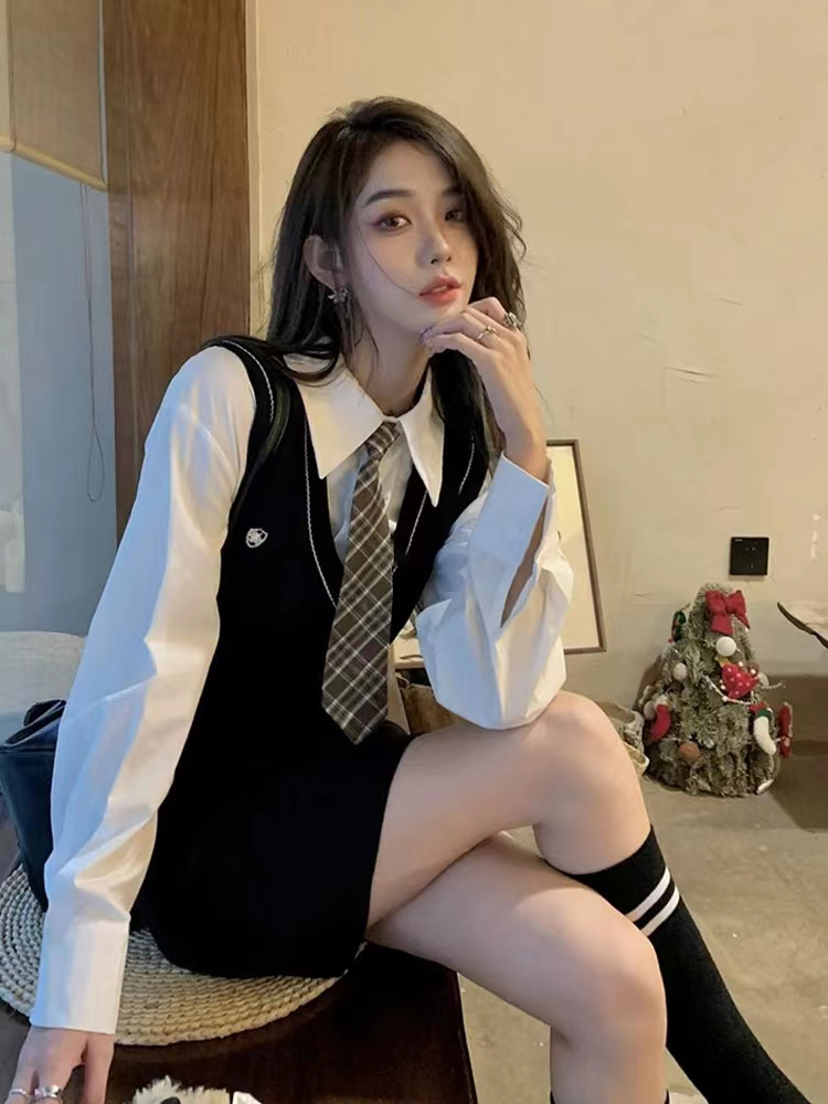 假两件套装学院风衬衫百搭连衣裙子春秋纯欲高级感温柔奶系jk制服