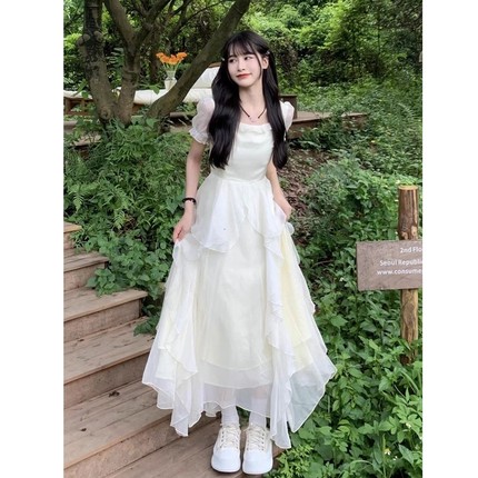 超仙荷叶边短袖连衣裙女夏方领不规则法式温柔风收腰显瘦公主长裙