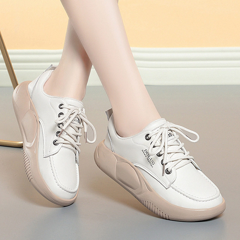 真皮休闲板鞋女2025新款春季百搭防滑轻便透气平底软底运动小白鞋