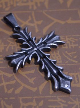 钛钢雕花仿古饰品吊坠