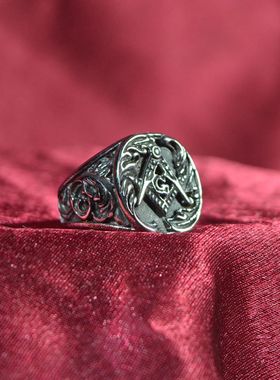 标志年会装扮风钛钢戒指