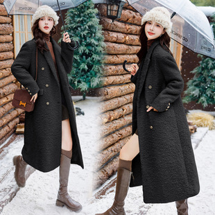 2025新款财阀千金长款冬装羊圈绒外套小香90白鸭绒大衣时尚