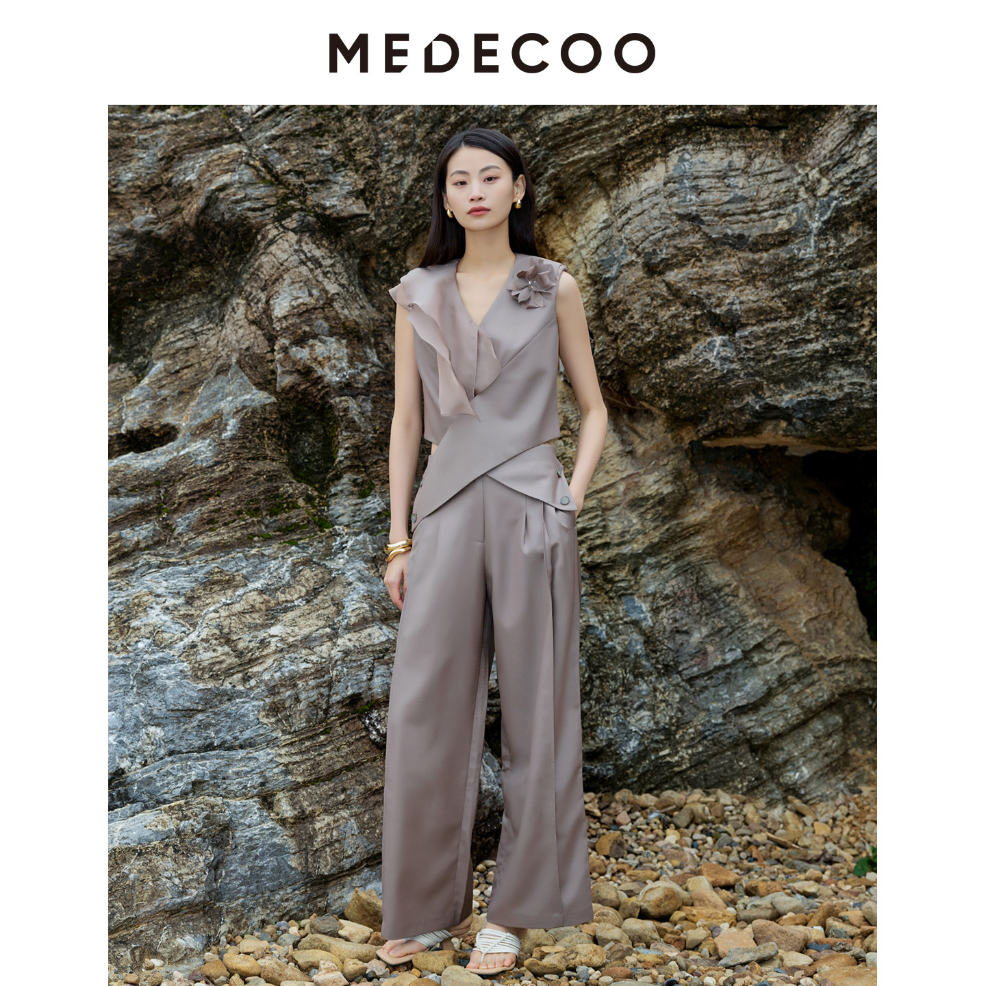 MEDECOO/墨蒂珂2026夏季新款 修身荷叶边装饰可拆两件套连体裤女