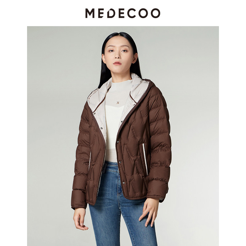 墨蒂珂简约短款连帽撞色羽绒服