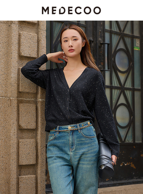 MEDECOO/墨蒂珂2025冬季新款 慵懒V领亮片羊毛针织开衫女TID40212