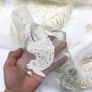 艺术半透明淡黄色花鸟刺绣图案欧根纱面料 夏季 柔软 服饰 布料