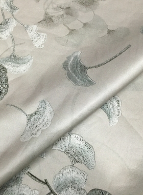 优美浅灰色底银杏叶图案数码喷绘桑蚕丝面料19姆米弹力真丝绸缎布