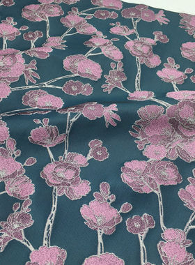 深绿色底韵味粉花卉图案提花面料 春季新品 服饰 裙子 布料整米价