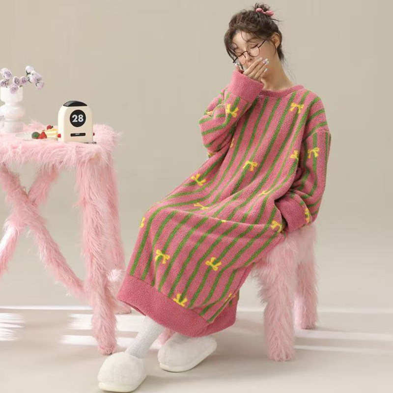 珊瑚绒保暖条纹睡裙冬季家居服